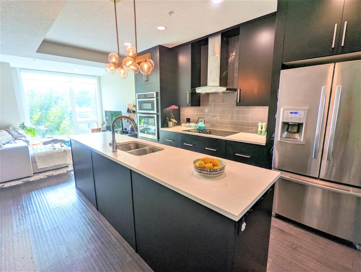 Monki Di Executive Suites - Glas - Luxury Inner City Home 3 Min To Downtown W Private Rooftop Patio Fireplace Calgary Zewnętrze zdjęcie