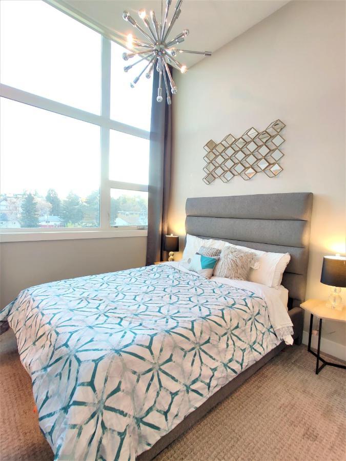 Monki Di Executive Suites - Glas - Luxury Inner City Home 3 Min To Downtown W Private Rooftop Patio Fireplace Calgary Zewnętrze zdjęcie