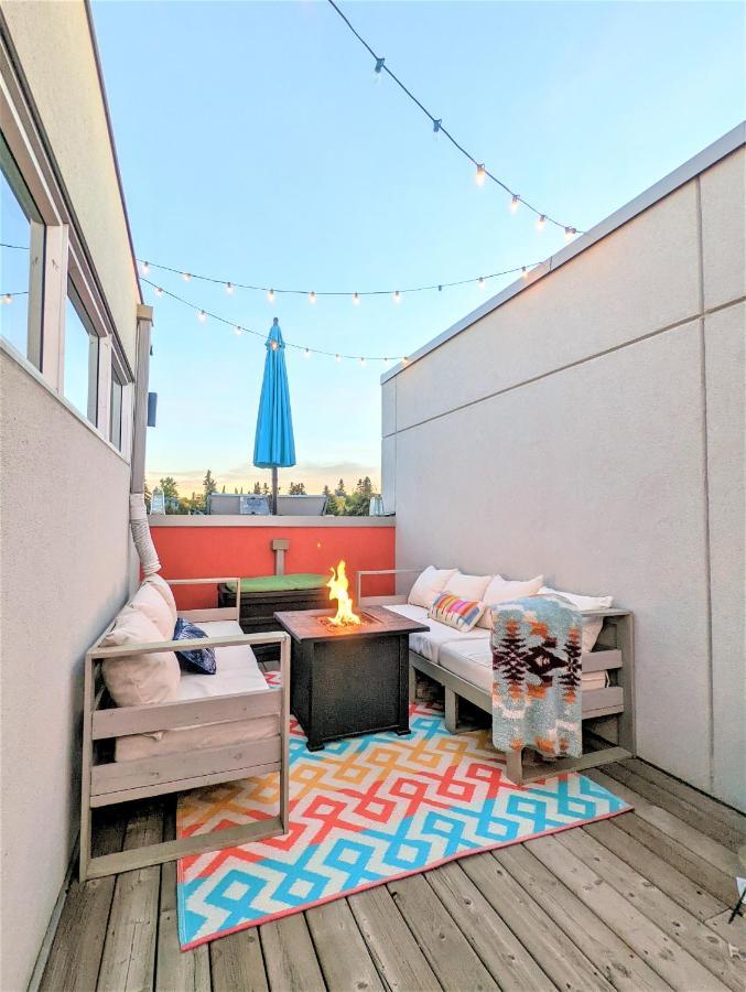 Monki Di Executive Suites - Glas - Luxury Inner City Home 3 Min To Downtown W Private Rooftop Patio Fireplace Calgary Zewnętrze zdjęcie