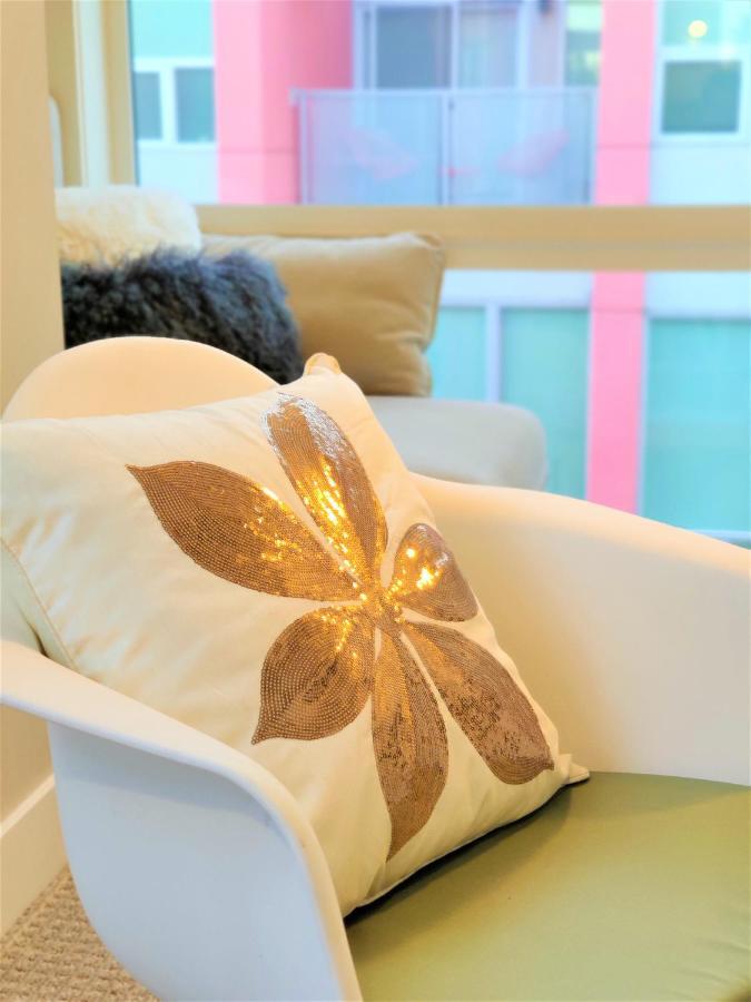 Monki Di Executive Suites - Glas - Luxury Inner City Home 3 Min To Downtown W Private Rooftop Patio Fireplace Calgary Zewnętrze zdjęcie