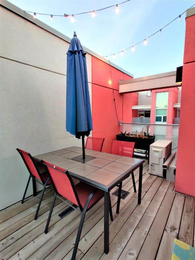 Monki Di Executive Suites - Glas - Luxury Inner City Home 3 Min To Downtown W Private Rooftop Patio Fireplace Calgary Zewnętrze zdjęcie