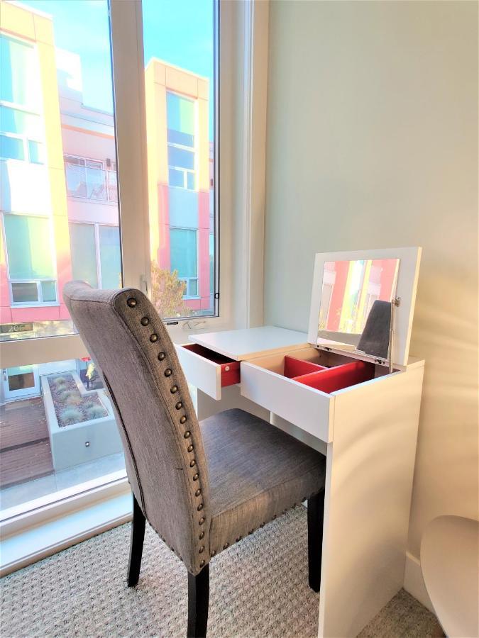 Monki Di Executive Suites - Glas - Luxury Inner City Home 3 Min To Downtown W Private Rooftop Patio Fireplace Calgary Zewnętrze zdjęcie
