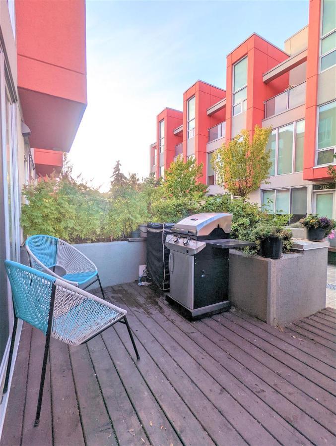 Monki Di Executive Suites - Glas - Luxury Inner City Home 3 Min To Downtown W Private Rooftop Patio Fireplace Calgary Zewnętrze zdjęcie
