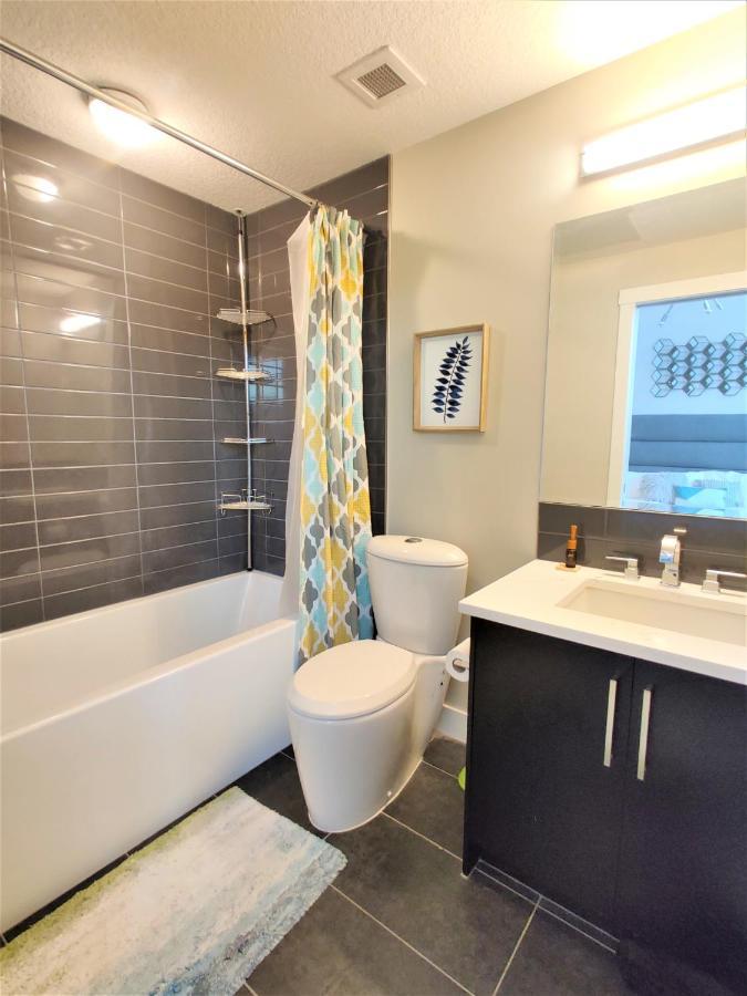 Monki Di Executive Suites - Glas - Luxury Inner City Home 3 Min To Downtown W Private Rooftop Patio Fireplace Calgary Zewnętrze zdjęcie