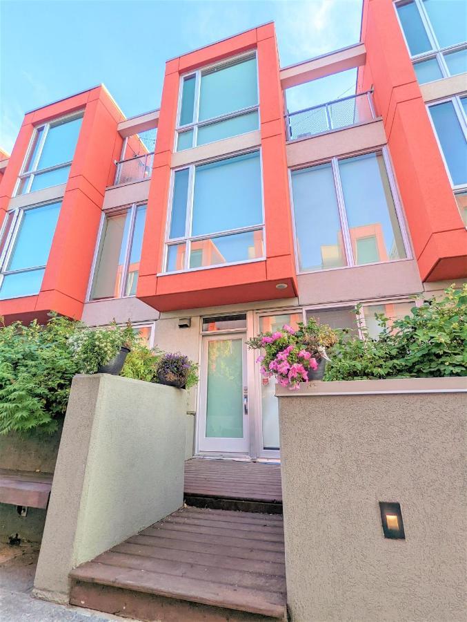 Monki Di Executive Suites - Glas - Luxury Inner City Home 3 Min To Downtown W Private Rooftop Patio Fireplace Calgary Zewnętrze zdjęcie