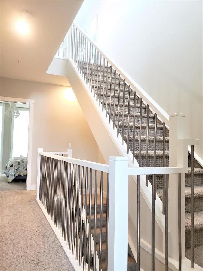 Monki Di Executive Suites - Glas - Luxury Inner City Home 3 Min To Downtown W Private Rooftop Patio Fireplace Calgary Zewnętrze zdjęcie